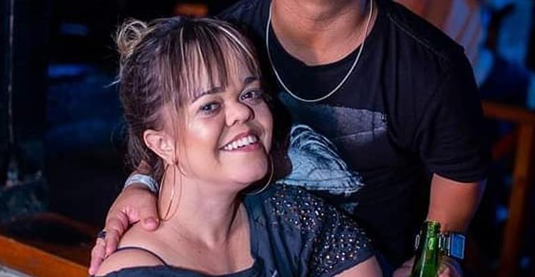 Juliana Caldas publica foto rara com o irmão e se declara: ”Companheiro e amigo”