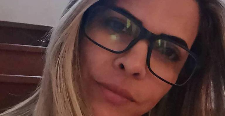 Mãe de Chay Suede baba ao fazer cliques e vídeos da neta