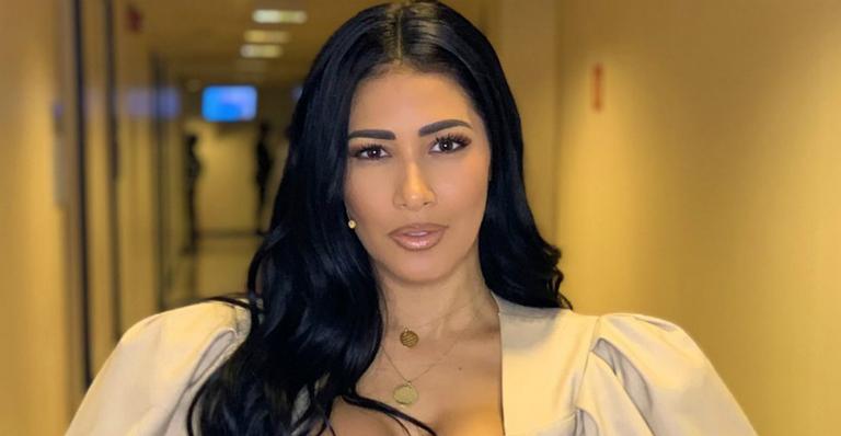 Só de lingerie, Simaria ostenta curvas na web e deixa famosas de queixo caído: ”Que linda”