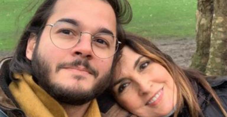 Abalado, Túlio Gadêlha anuncia perda na família e é consolado por Fátima Bernardes