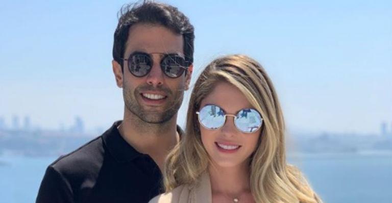 Bárbara Evans comemora 2 anos junto do noivo e se declara: ”Certeza de que é você”