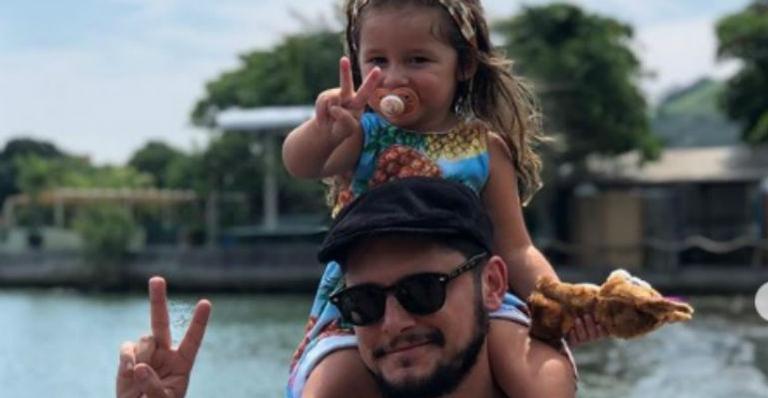 Bruno Gissoni compartilha clique fofo da filha e faz reflexão sobre pandemia: “Sejamos mais fortes”