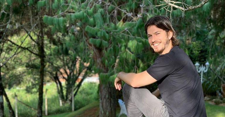 Caio Paduan tira onda ao postar clique antigo com os amigos: ‘Meu primeiro bonde’