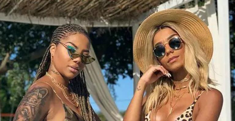 De biquíni, Brunna Gonçalves empina o bumbum generoso durante passeio de barco