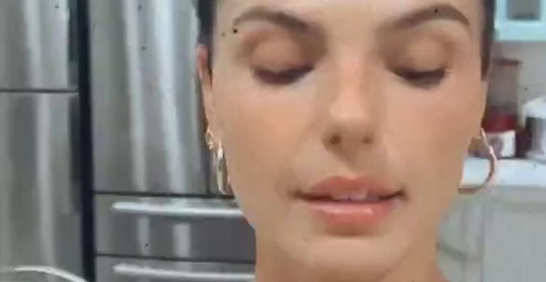 Isis Valverde pede para pessoas ficarem em casa, mas mostra empregada trabalhando normalmente