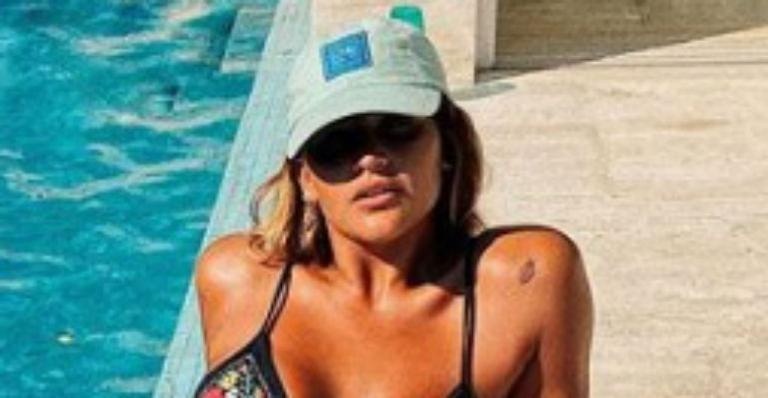 Giulia Costa roubou a cena ao posar de biquíni nas redes e web se impressiona: ”Sem condições”