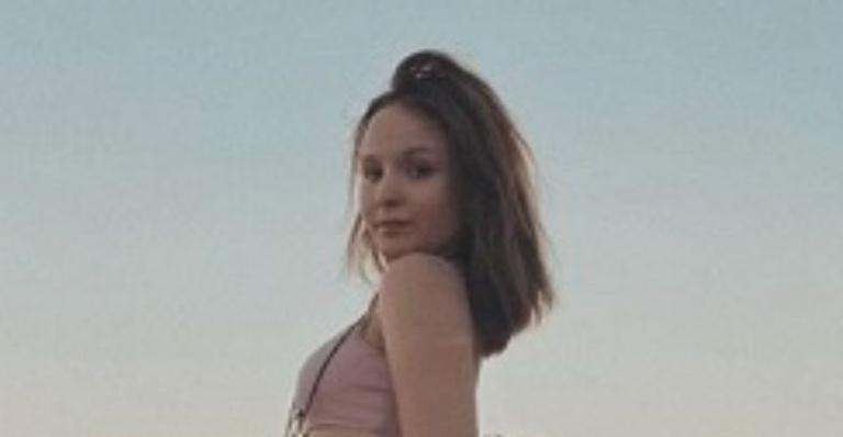 Larissa Manoela exibe as curvas em clique de biquíni e impressiona web: ”Sem defeitos”