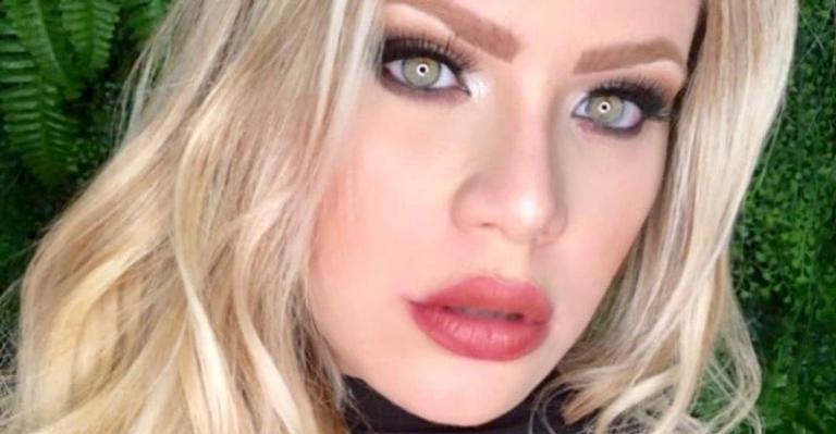 Ex-BBB Paulinha Leitte mergulha com golfinhos e recebe críticas