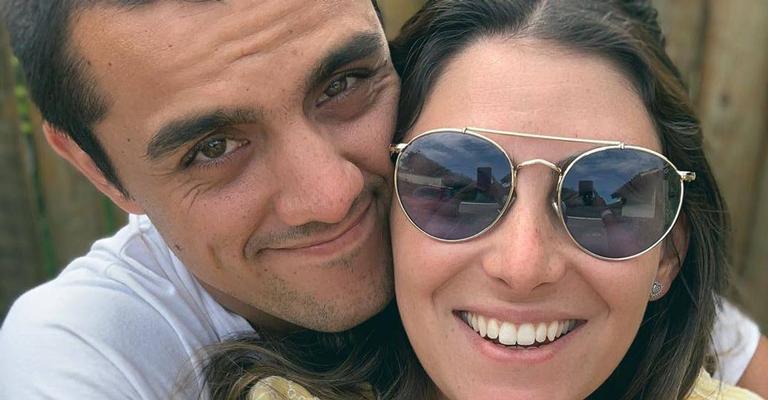 Mariana Uhlmann posa coladinha com os três filhos e recebe muitas mensagens de carinho: ‘Gratidão e amor!’