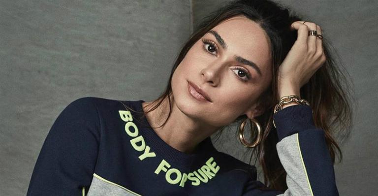 Thaila Ayala encanta a web ao surgir se exercitando com cachorro: ”Muito fofo”