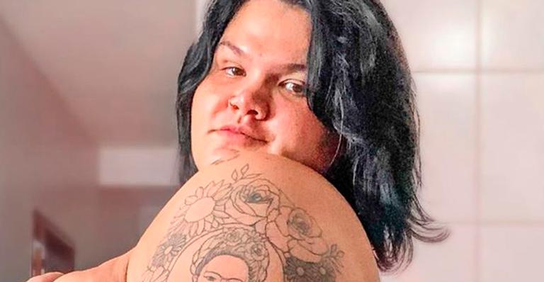Pouco após dar à luz, Thais Carla surge completamente nua e abre o jogo: ”Curtindo um pouco”