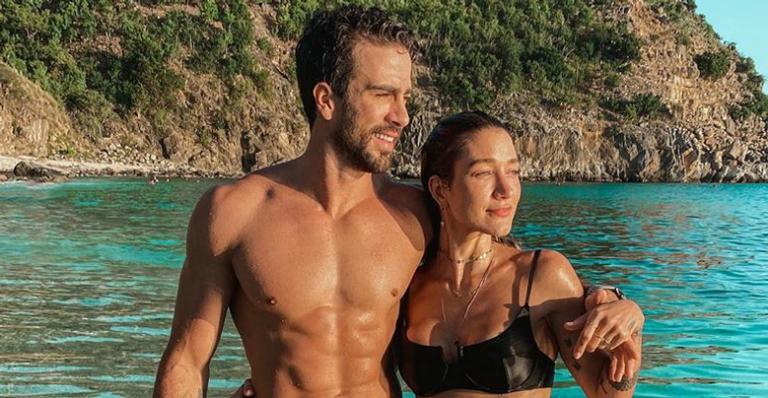 Marido de Gabriela Pugliesi lamenta saudades após isolamento por diagnóstico de Coronavírus: ”Beijo mais gostoso”