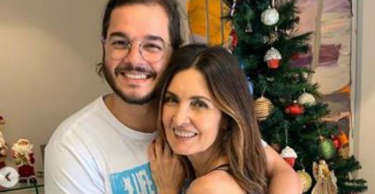 Túlio Gadelha mostra rotina de quarentena com Fátima Bernardes: ”Parceira de cozinha”