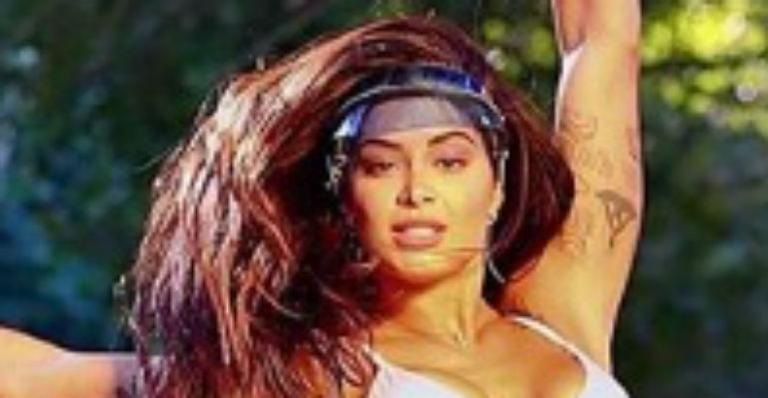 Aline Riscado exibe corpão sarado e motiva web a se exercitar na quarentena: “Nada de ficar parado”