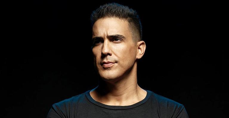 Andre Marques encanta a web ao surgir ainda criança em clique raríssimo: ”Não mudou nada”