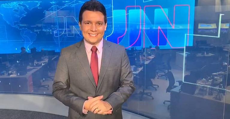 Apresentador do Jornal Nacional está internado na UTI após piora da Covid-19