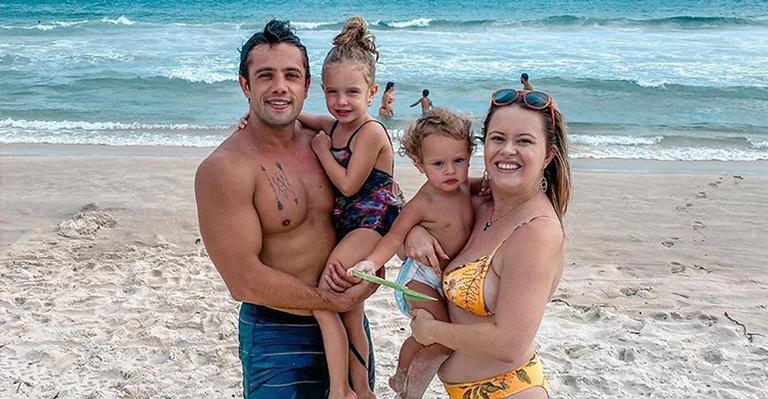 Mariana Bridi flagra filha mais velha colocando o caçula para dormir em momento encantador: ”Se amam”