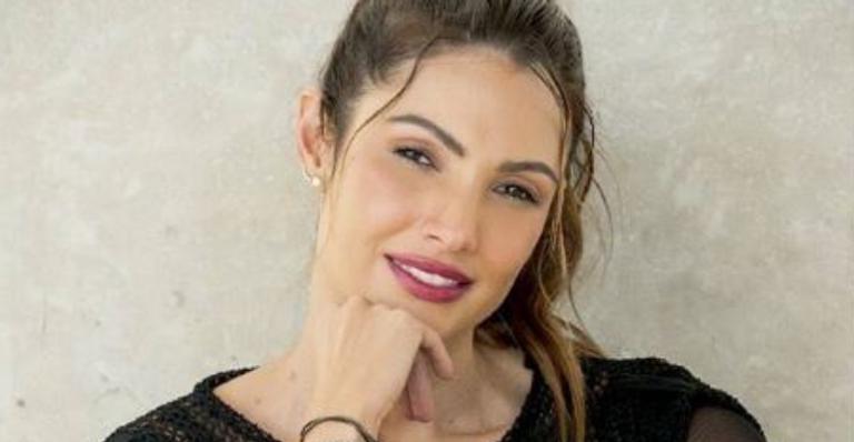Patricia Poeta mostra rotina fitness durante quarentena e surpreende com boa forma