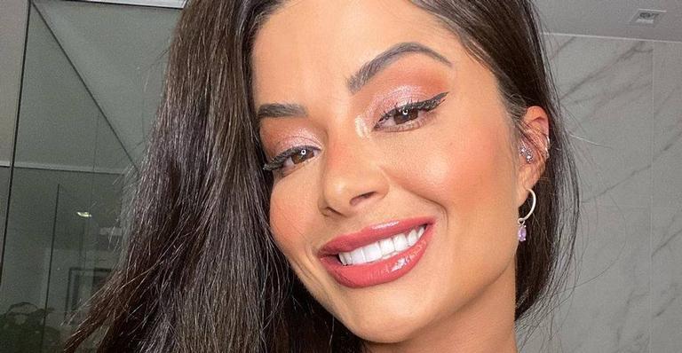 Aline Riscado posa coladinha do filho em momento encantador e declara: ‘Meu parceiro de quarentena!’