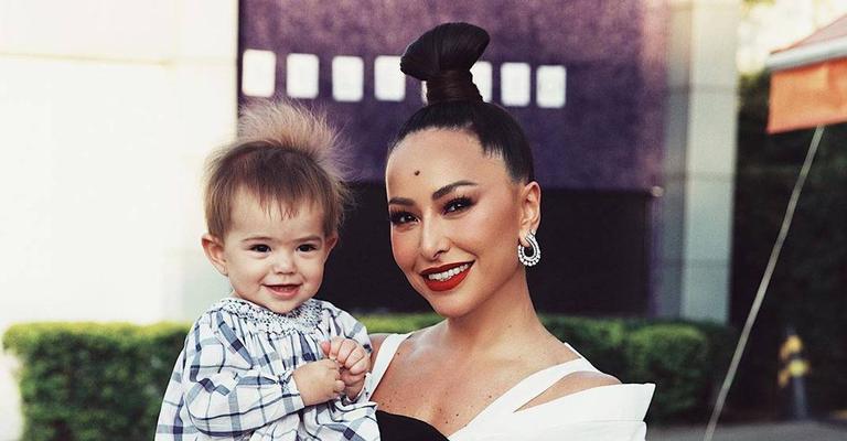 Sabrina Sato se derrete ao flagrar momento carinhoso de Zoe com a avó: ‘É muito amor!’