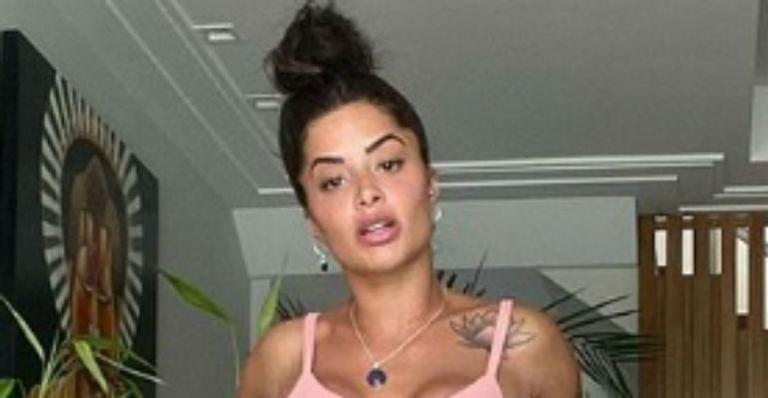 Aline Riscado surge só de biquíni exibindo corpão sarado e surpreende web: “Que shape”