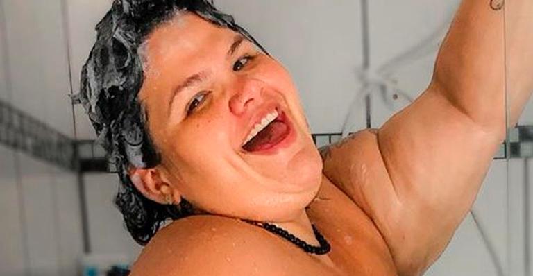 Thais Carla faz close no rosto da filha recém-nascida e careta rouba a cena: ”Que biquinho lindo”