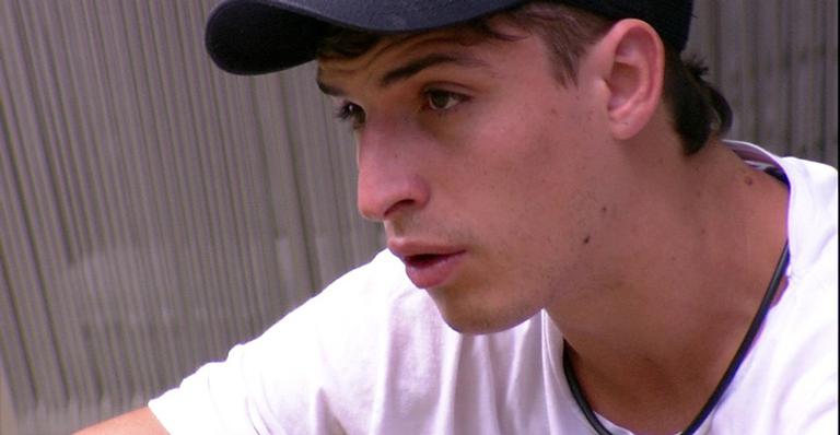 BBB20: Felipe faz alerta sobre sister: ”Você não está vendo a cobra que está do lado?”
