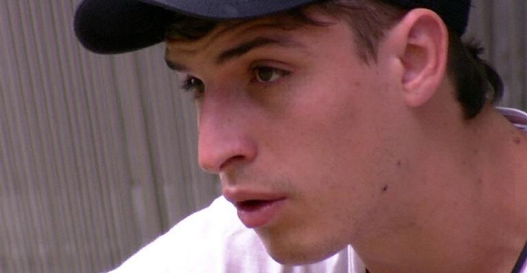 BBB20: Felipe Prior alerta Flayslane sobre comportamento de sister: “Papos furados”
