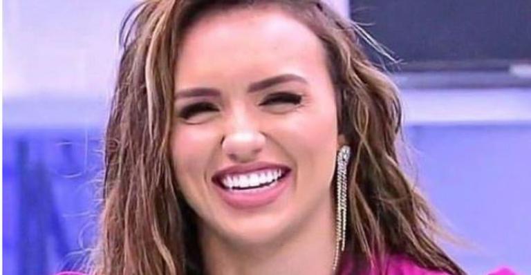 BBB20: Rafa Kalimann eleva a temperatura em clique de lingerie branca