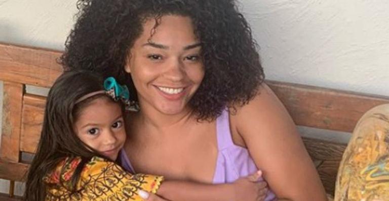 Juliana Alves surge em clique coladinha com a filha e encanta internautas: “Ah meu coração”