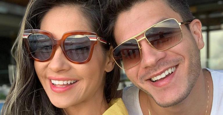 Mayra Cardi e Arthur Aguiar fazem faxina em casa durante isolamento: ”Vida que segue”