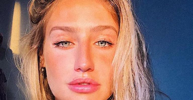 Nua? Bruna Griphão publica foto proibida para maiores e exibe corpo com sardas em foto provocante