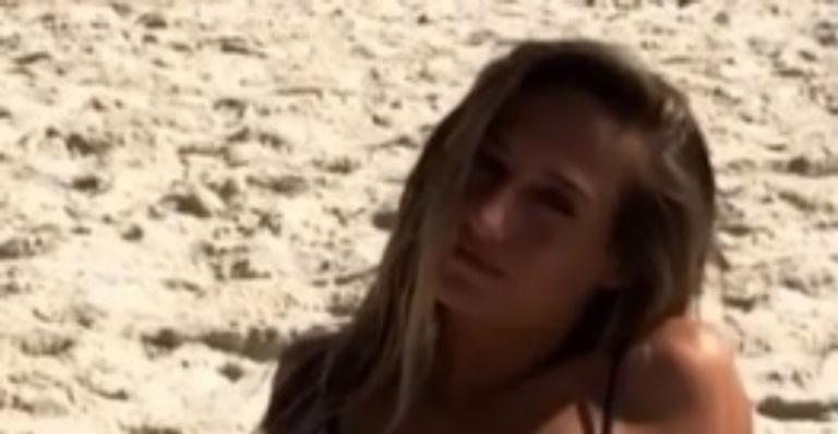 Bruna Griphao exibe corpo escultural em praia e deixa web boquiaberta