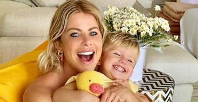 Karina Bacchi escreve mensagem para acalmar os fãs em momento de isolamento: “Esperança em dias melhores”