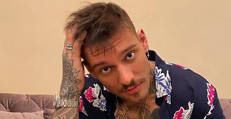 Pai de pet! Lucas Lucco encanta fãs ao mostrar novo membro da família: ”Ele já sabia que era meu filho”