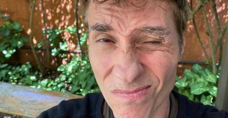 Vocalista do Capital Inicial testa positivo para coronavírus e comenta sintomas: ”Um saco”
