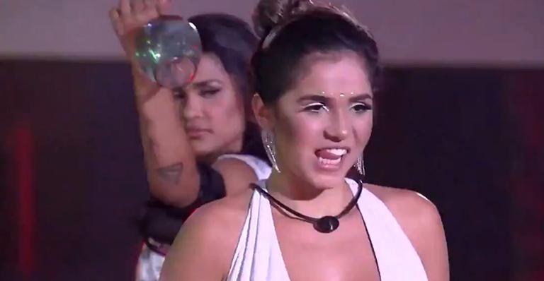 BBB20: Flayslane joga bebida em direção a Gizelly e causa polêmica na web