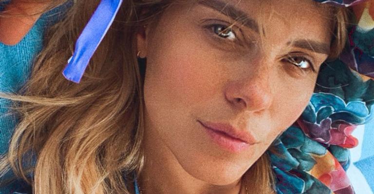 Carolina Dieckmann compartilha cliques com amigos famosos e lamenta falta de contato físico