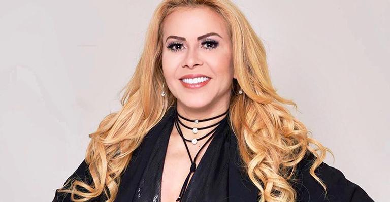 Joelma choca web ao surgir morena em lembrança do início da carreira: ”Minha primeira banda”