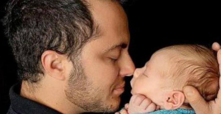 Thammy Miranda acorda seguidores com a fofura do filho e beleza impressiona