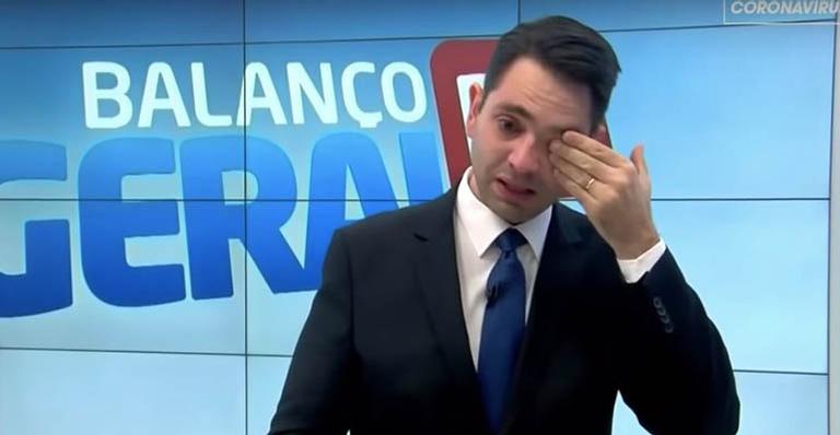 Apresentador da Record TV tem crise de choro ao falar da família: ”Coração apertado”