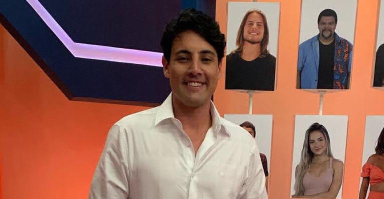 Bruno De Luca se diverte ao revelar que ex-BBB Daniel Lenhardt esqueceu carteira no camarim do programa