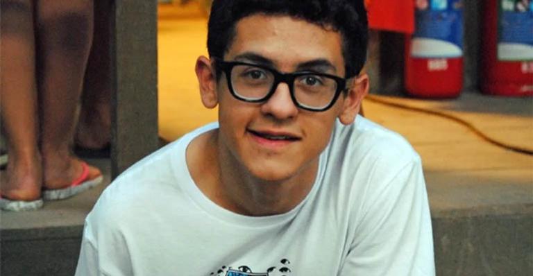 Ator mirim de Fina Estampa abandona carreira e hoje é psicólogo bombadão: ”Momentos de incerteza”