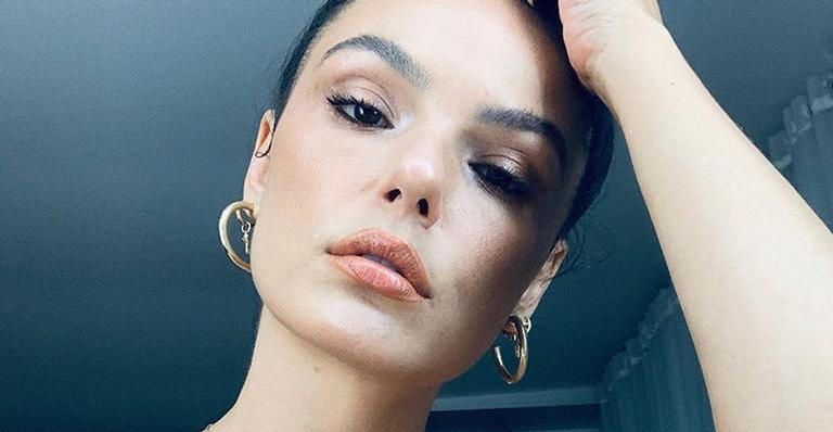 Isis Valverde compartilha clique ao lado das amigas e confessa sentir saudades