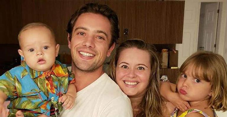 Rafael Cardoso e Mariana Bridi se isolam para proteger a família, mas mantém babás trabalhando