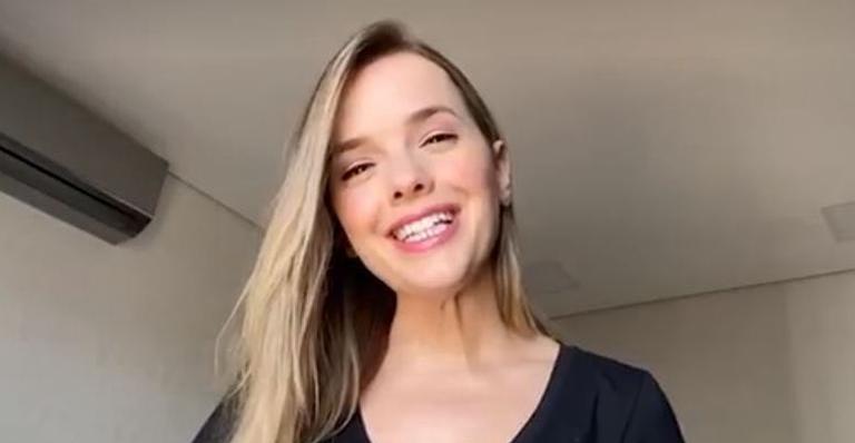 Thaeme Mariôto se emociona com primeiros passos da filha: ”Quarentena mais feliz”
