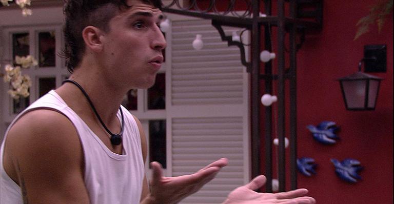 BBB20: Aos gritos, Felipe Prior discute feio com Babu e dispara: ”Me queimei para te proteger”
