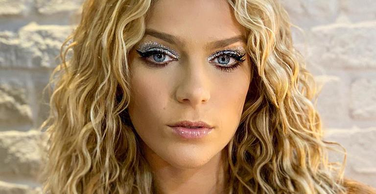 Isabella Santoni surpreende fãs ao surgir vestida de alienígena: ”Deusa das galáxias”