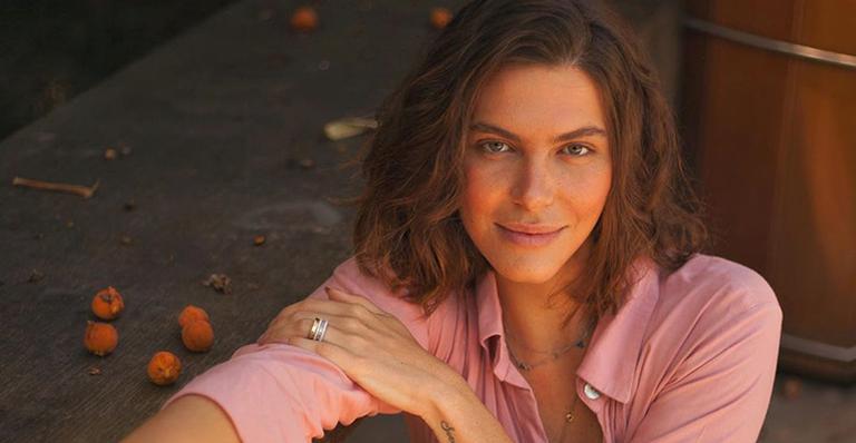Mariana Goldfarb coloca o corpão para jogo em clique só de biquíni e arranca elogios: ”Hino de mulher”