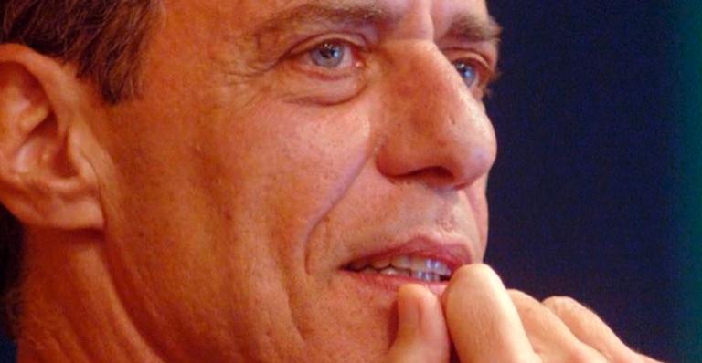 Belíssimas, netas de Chico Buarque e Marieta Severo roubam a cena ao surgirem juntas em momento musical